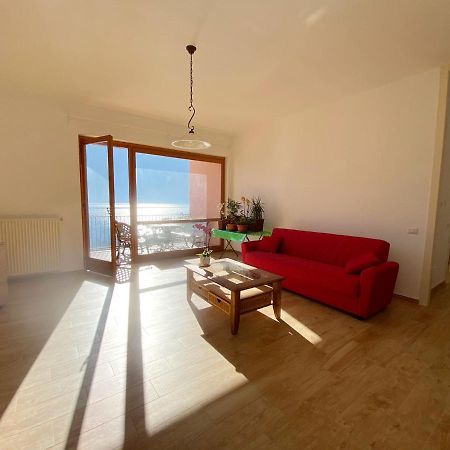 Big Apartment With Lake View And Two Bedrooms Sala Comacina Exterior photo