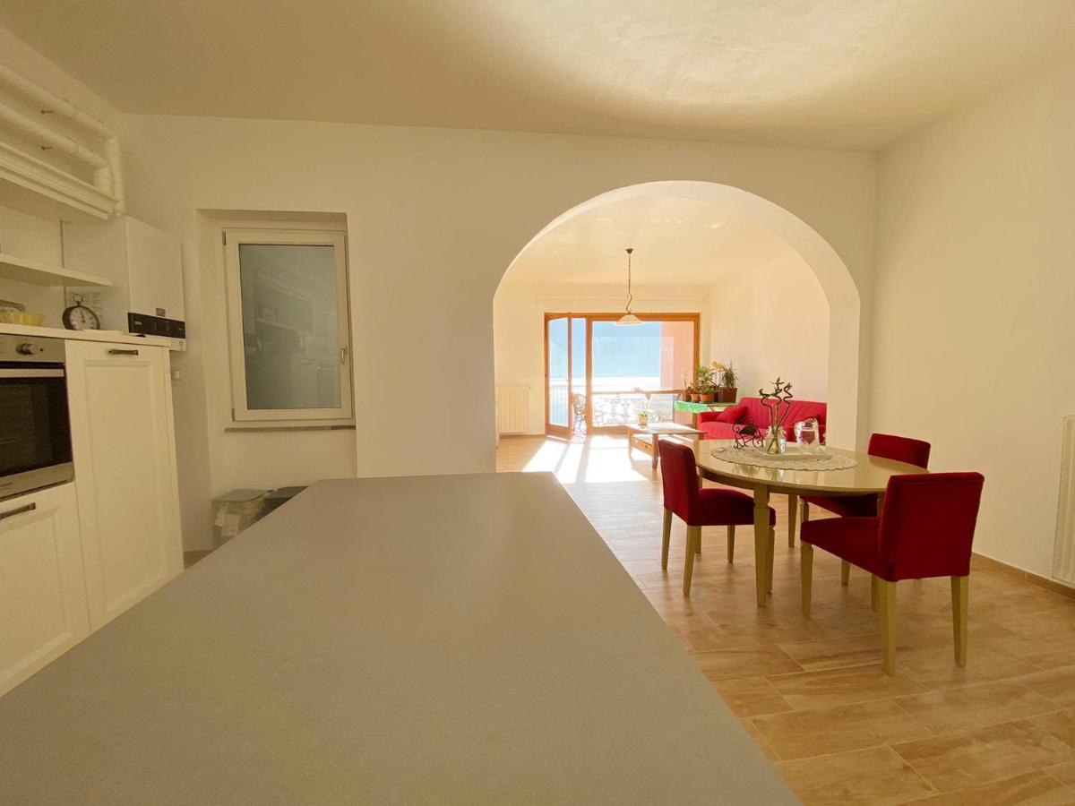 Big Apartment With Lake View And Two Bedrooms Sala Comacina Exterior photo